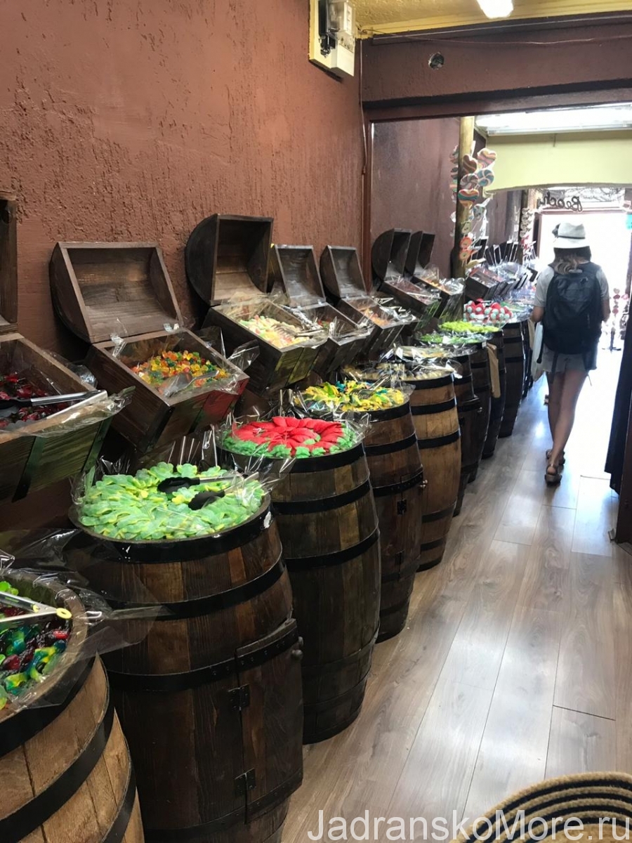 Biograd na Moru candy shop