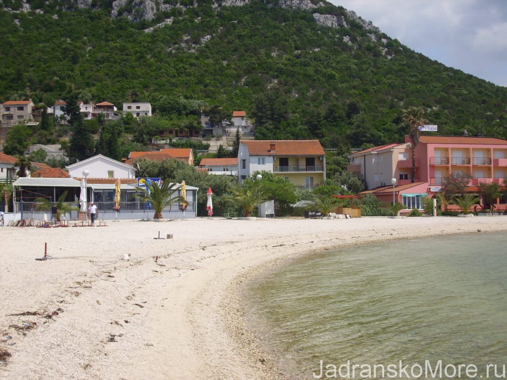 Klek apartment house on the beach 02