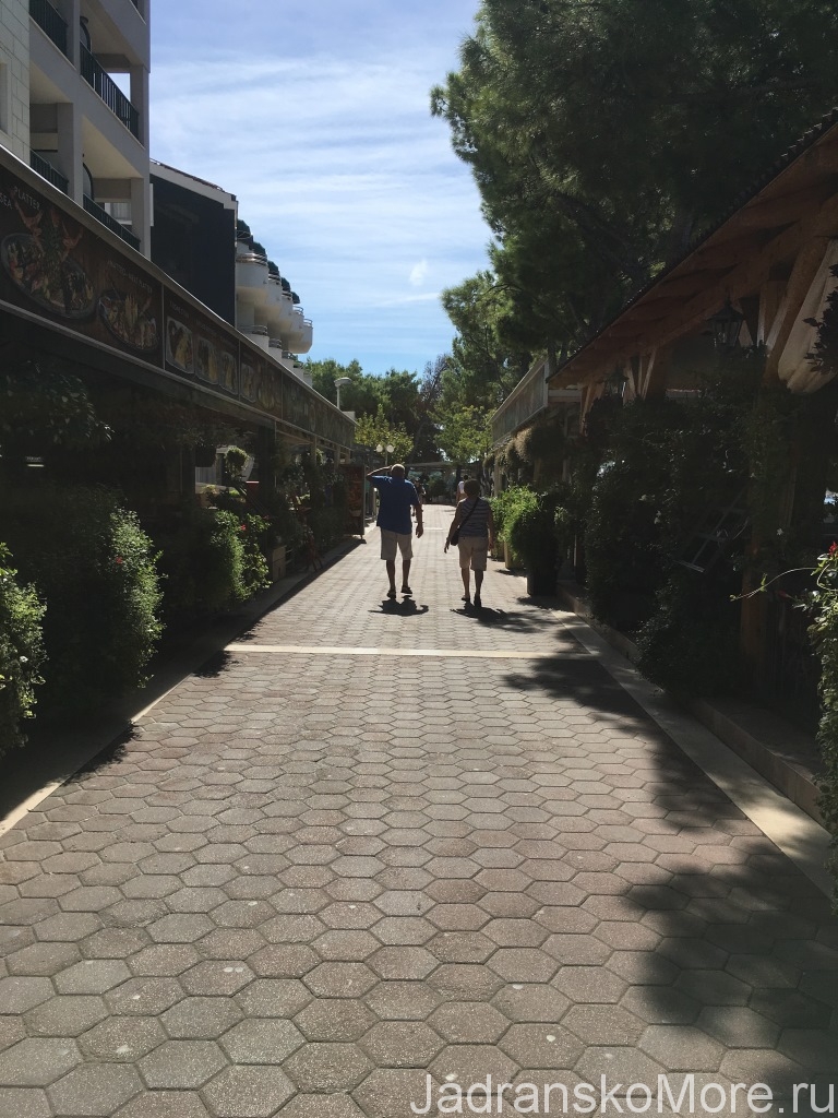 Makarska promenade