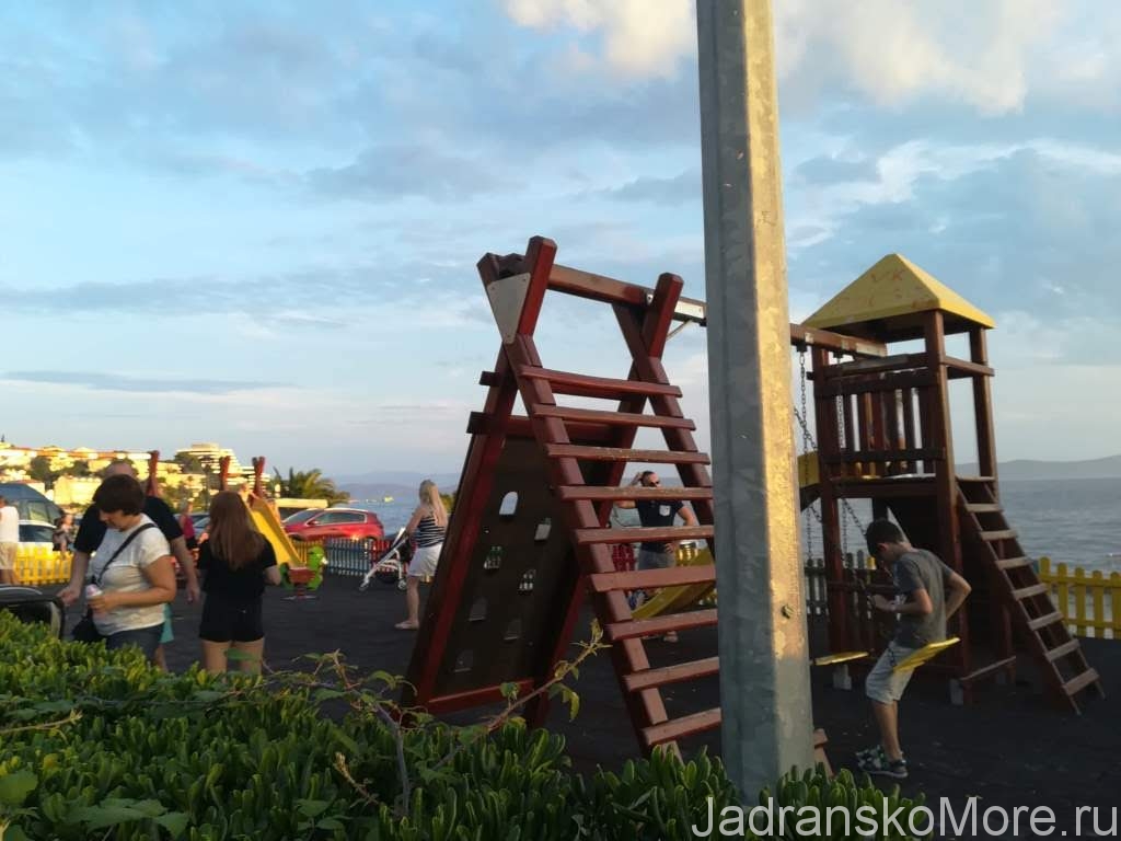Детская площадка в Подгоре
