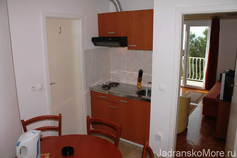 Tucepi apartment kitchen 01