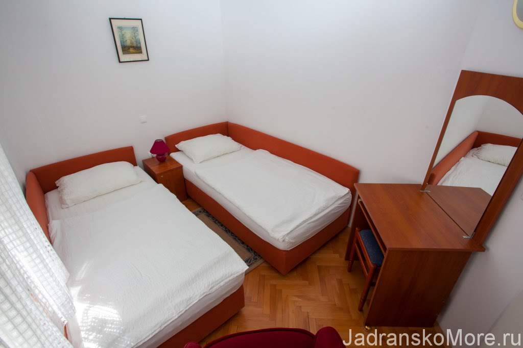 Tucepi apartment room 02