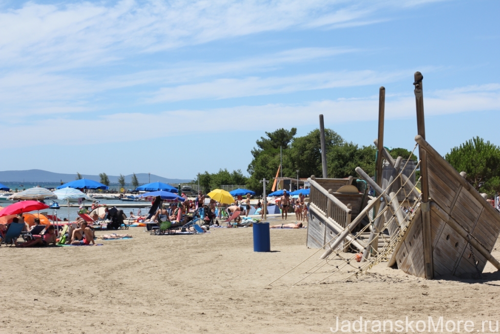 Zaton Holiday Resort beach 06