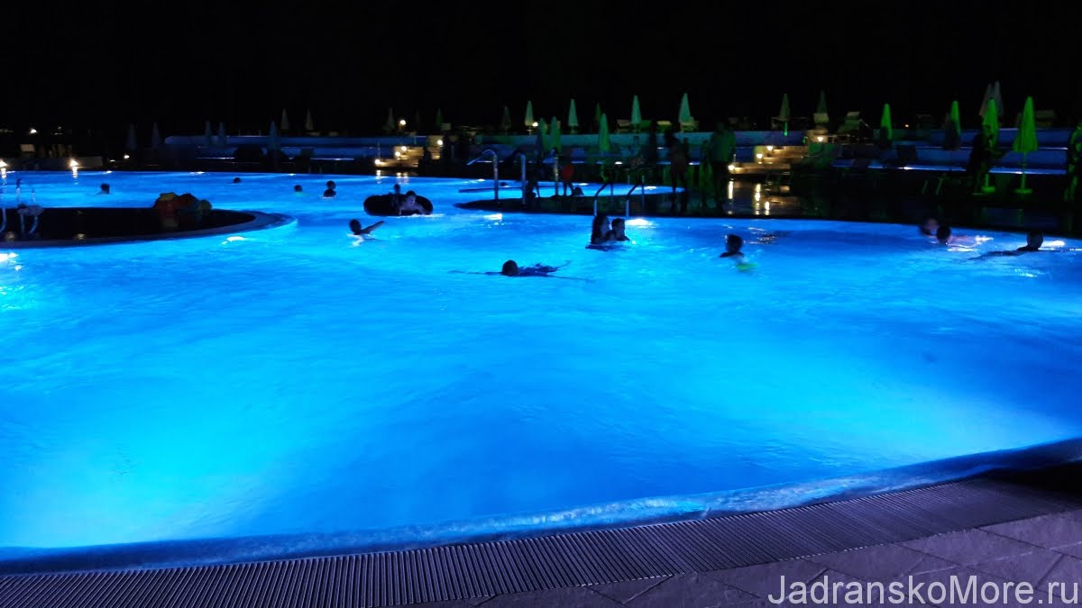 Zaton Holiday Resort pool 04