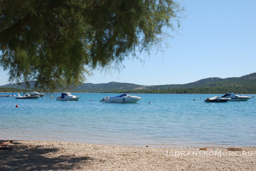11beach-1lodki