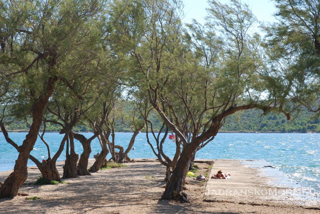 27camp-miran-beach2