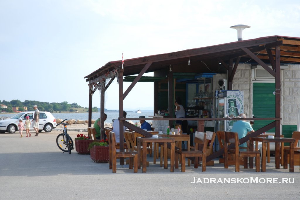 Zaton Beach Set Knez Branimira restaurant